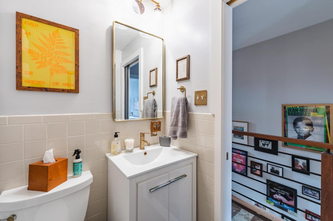 Bedroom In Thoughtfully Decorated East Passyunk Homestay *